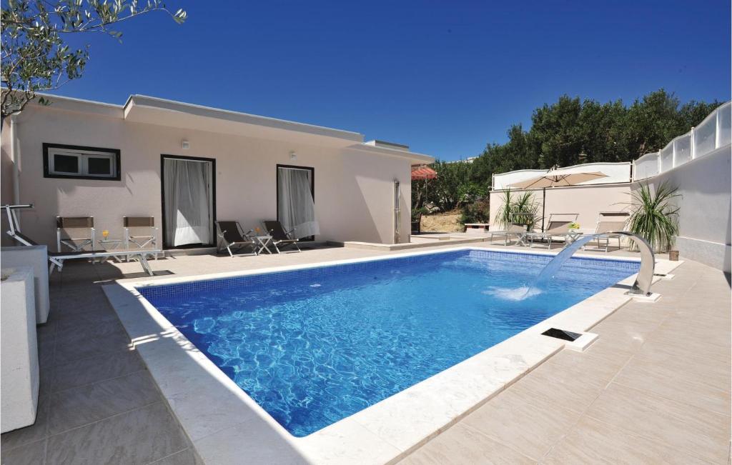 Three-Bedroom Holiday Home Makarska With Sea View 04