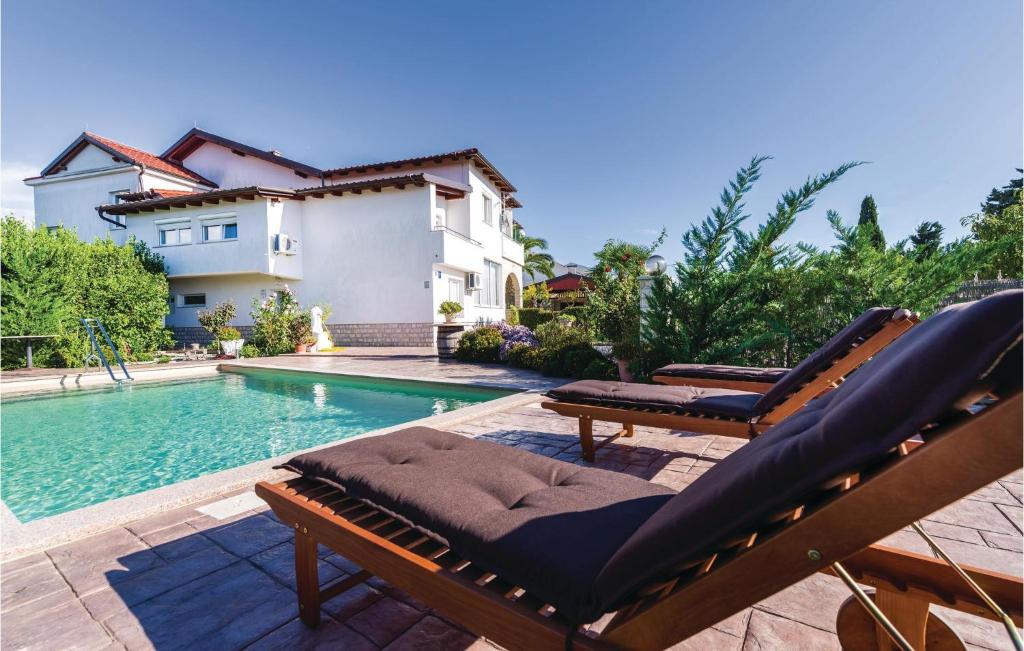 Bazén v ubytovaní Holiday Home Debeljak With Sea View Xiv alebo v jeho blízkosti