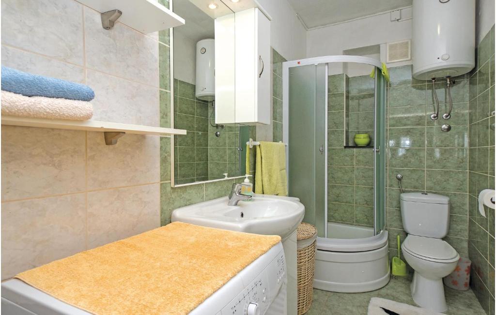 Kúpeľňa v ubytovaní Apartment Omis With Sea View 04