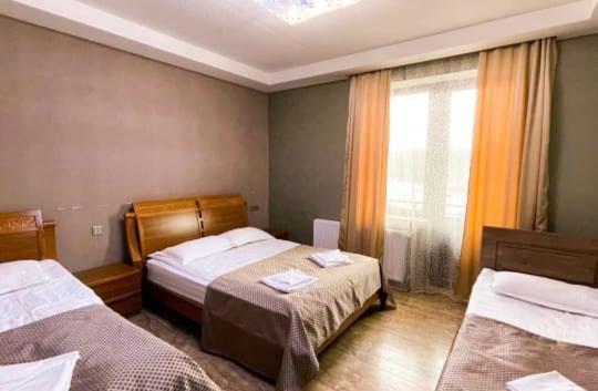 Postel nebo postele na pokoji v ubytování Hotel in Bakuriani