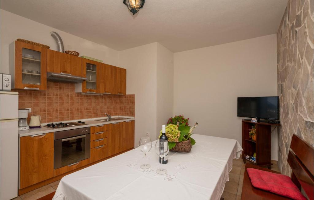 Kuchyň nebo kuchyňský kout v ubytování Holiday Home Makarska Puharici
