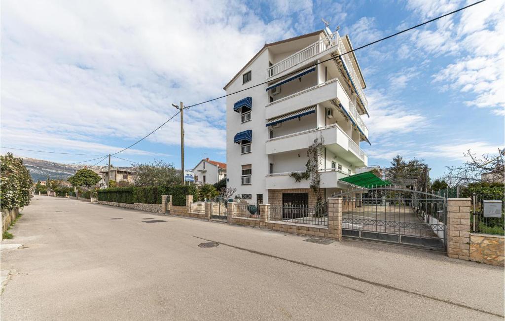 Awesome Apartment In Kastel Stafilic With Wifi