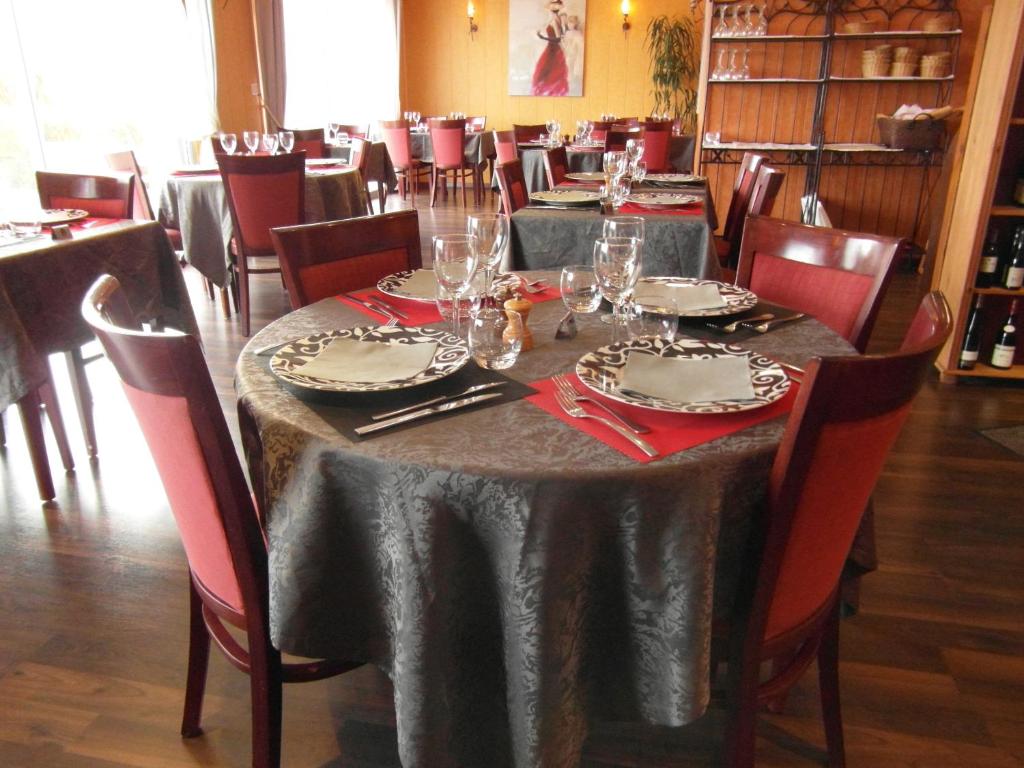 Nápoje v ubytování Hôtel Le Forestia