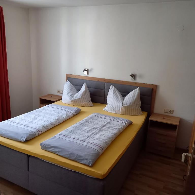 Postel nebo postele na pokoji v ubytování Pension Post - Sistrans