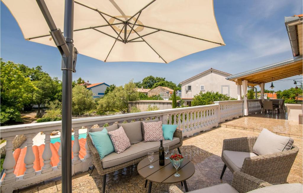 Balkon lub taras w obiekcie Nice Home In Polje With Wifi