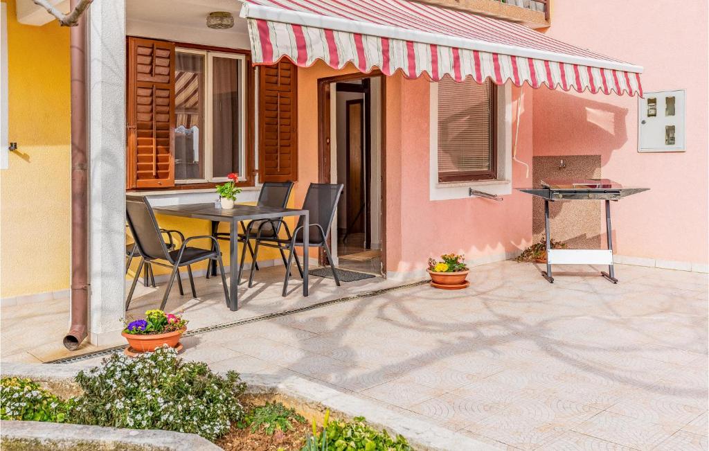 Beautiful Apartment In Labin