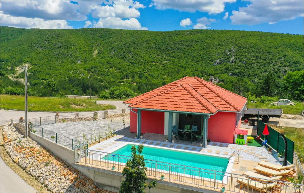 Bazén v ubytovaní Lovely Home In Ricice alebo v jeho blízkosti