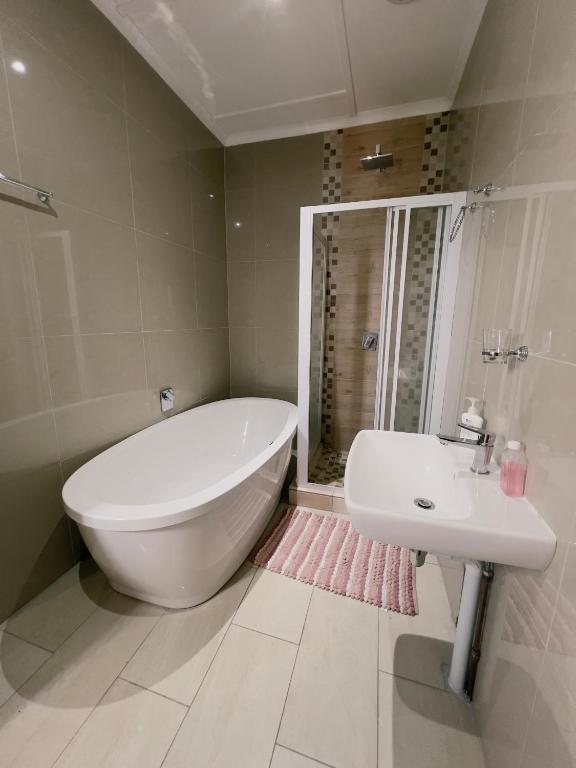 Dumabezwe Guest House - King Room