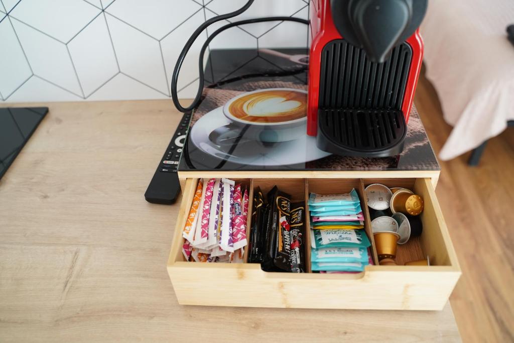 Příslušenství pro přípravu čaje a kávy v ubytování Tiny House Turckheim