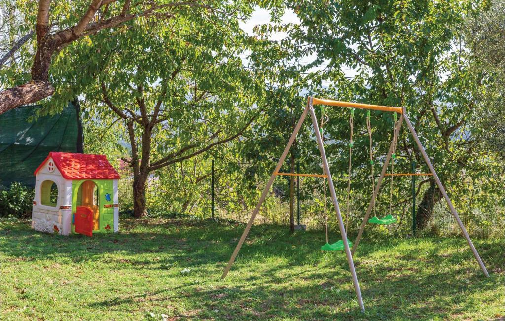 Herní místnost nebo prostor pro děti v ubytování Holiday Home Vojnic Sinjski 11