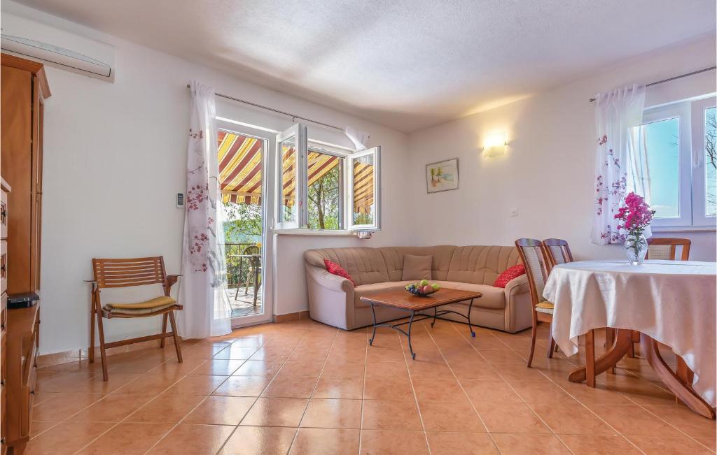 Posezení v ubytování Holiday Home Vojnic Sinjski 11