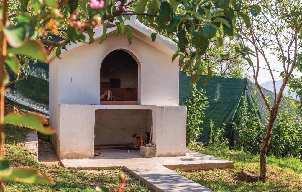 Zahrada ubytování Holiday Home Vojnic Sinjski 11