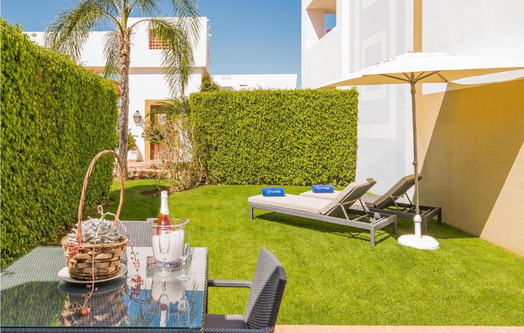 Vonkajšia záhrada v ubytovaní Beautiful Home In Estepona With Wifi