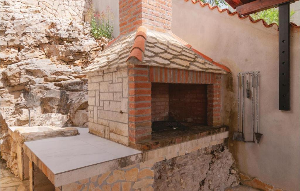 Fotografia z galérie ubytovania Lovely Home In Pucisca With Jacuzzi v destinácii Pučišća