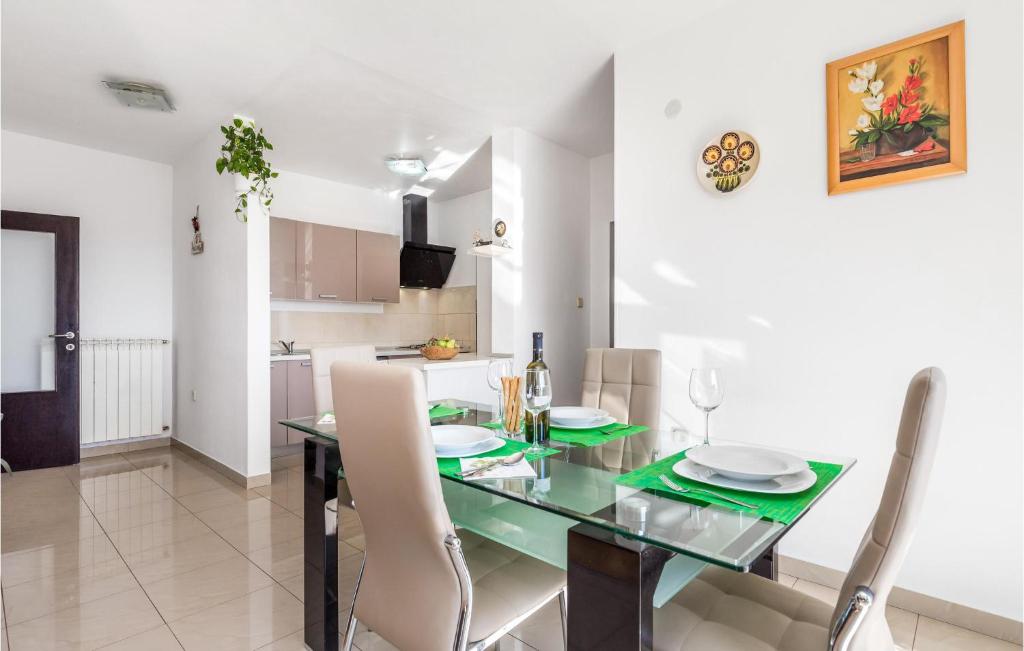 Fotografia z galérie ubytovania Stunning Apartment In Rijeka v destinácii Rijeka