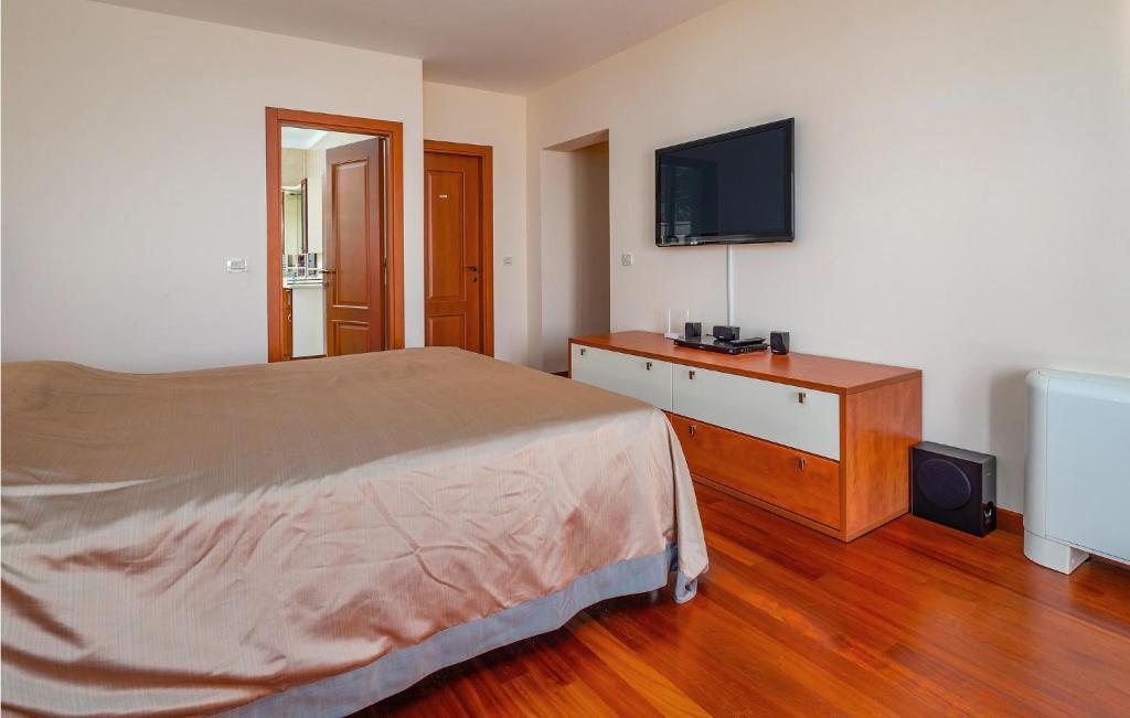 Posteľ alebo postele v izbe v ubytovaní Amazing Apartment In Moscenicka Draga