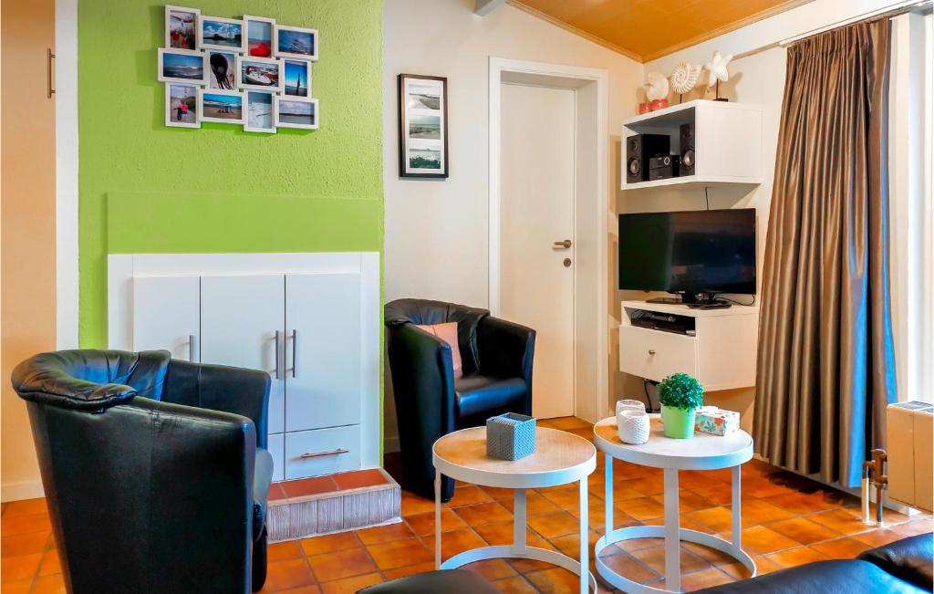 TV a/nebo společenská místnost v ubytování 3 Bedroom Awesome Home In Oostduinkerke