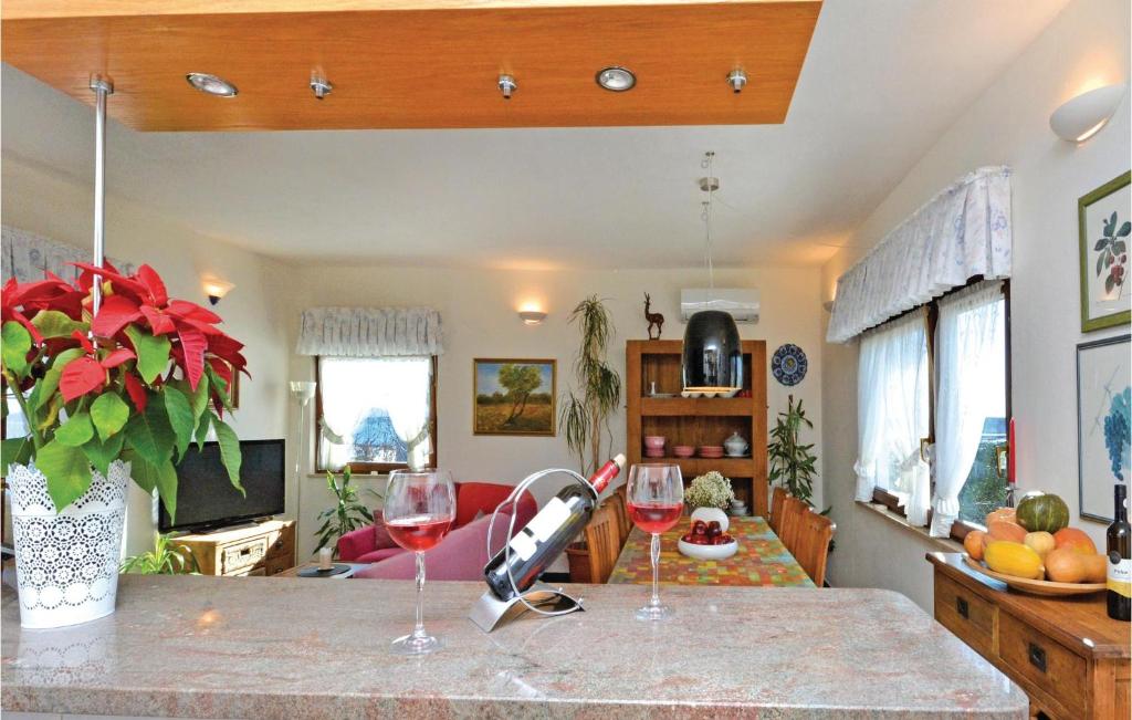 Nápoje v ubytovaní Cozy Home In Kastel Novi