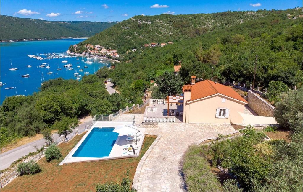 un'immagine di una casa con piscina di Villa Lucija Dream a Trgetari