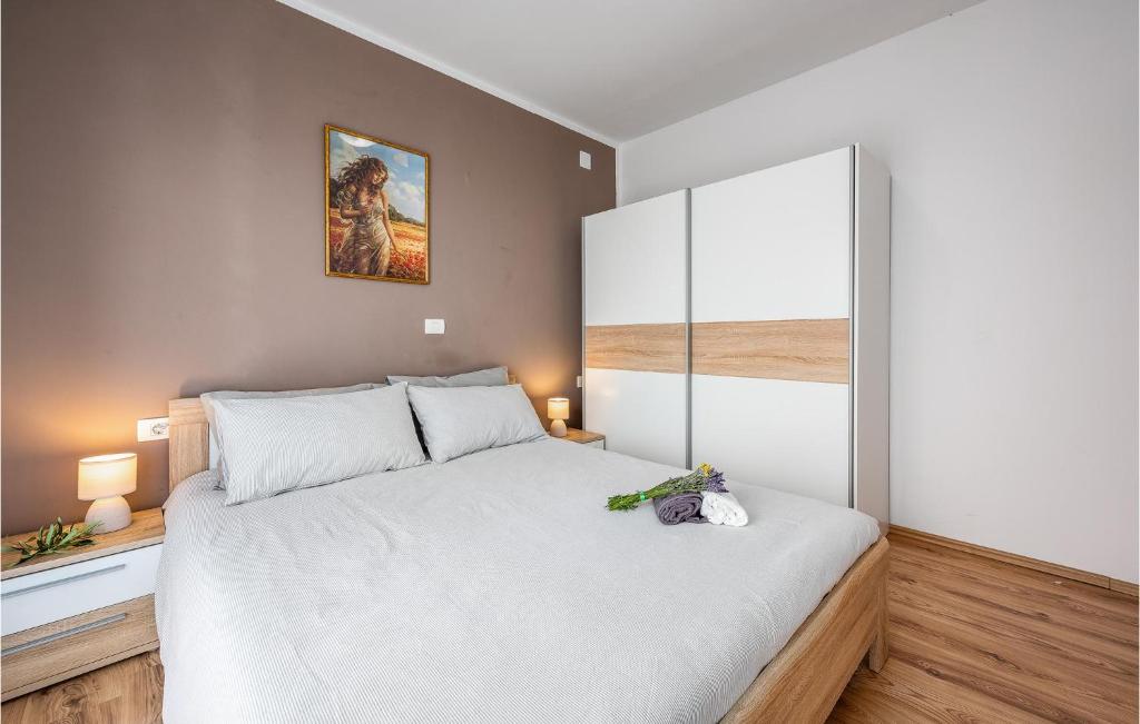 Posteľ alebo postele v izbe v ubytovaní Cozy Apartment In Labin With Sauna