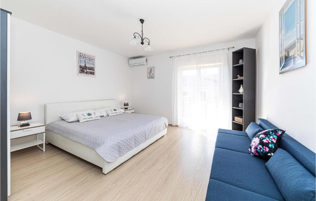 Posteľ alebo postele v izbe v ubytovaní 3 Bedroom Awesome Home In Poljica