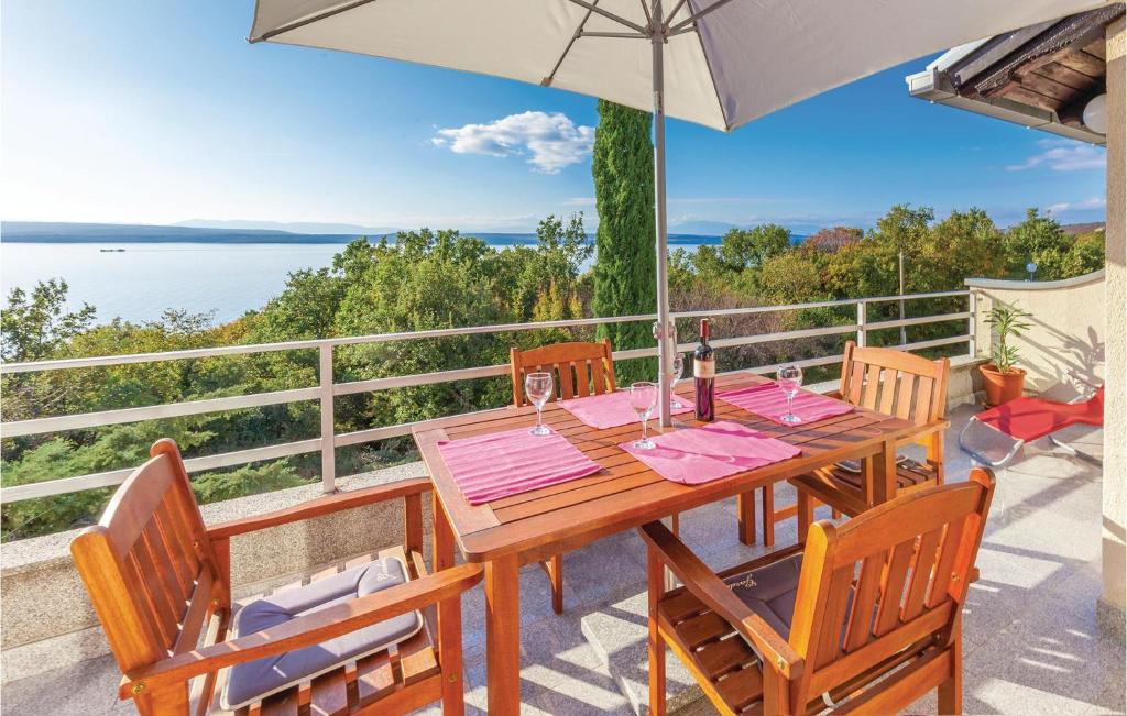 Stunning Apartment In Dramalj With House Sea View