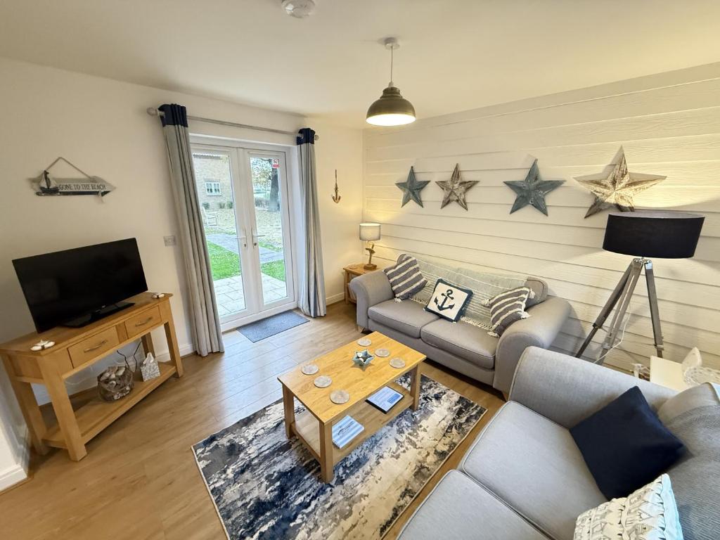 Seasalt Cottage - Part of the The Bay Filey Holiday Village with pool, gym and direct beach access, pub, restaurant, tennis and meadows walks 3