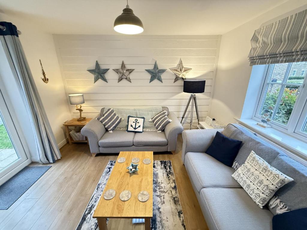 Seasalt Cottage - Part of the The Bay Filey Holiday Village with pool, gym and direct beach access, pub, restaurant, tennis and meadows walks 4