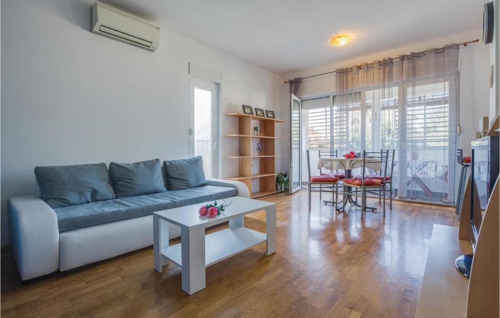Beautiful Apartment In Umag With Wifi