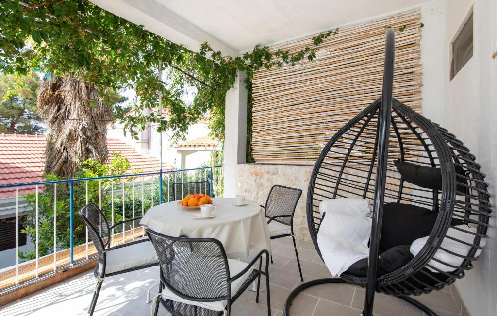 Χώρος καθιστικού στο 2 Bedroom Amazing Apartment In Klek