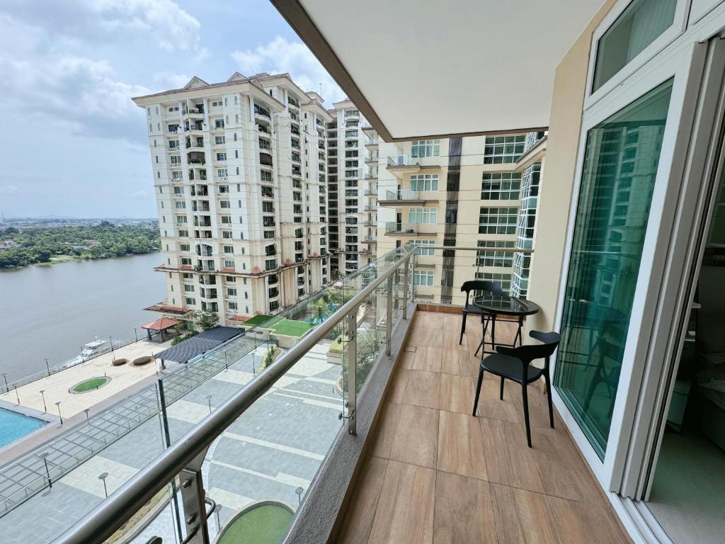 Μπαλκόνι ή βεράντα στο Kuching Cozy Comfort 04 - Riverine Diamond Kuching Studio with Balcony