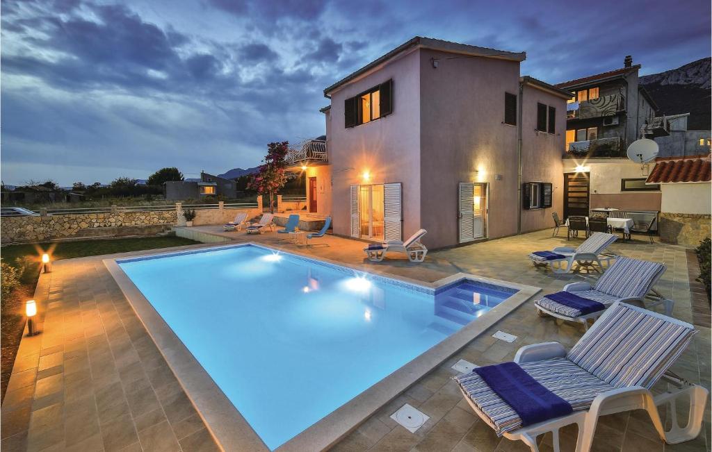 Three-Bedroom Holiday Home In Kastel Sucurac