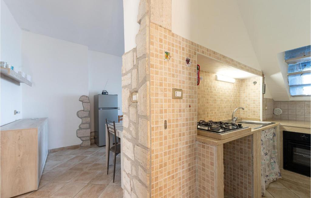 Kuchyň nebo kuchyňský kout v ubytování Stunning Apartment In Giannella