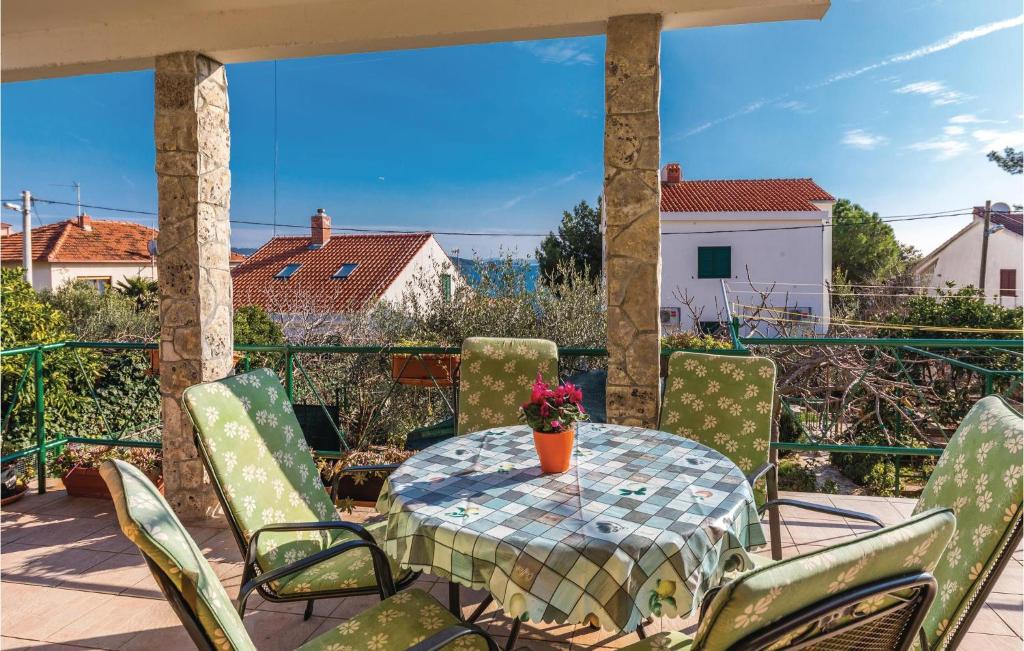 Two-Bedroom Apartment In Seget Vranjica