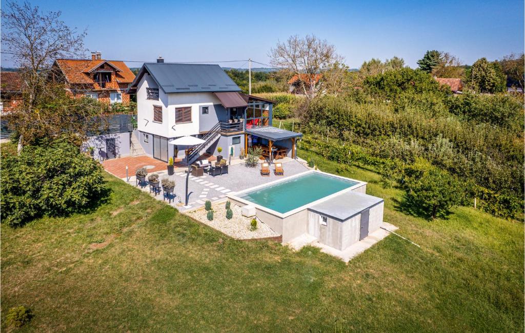 Bazén v ubytování Nice Home In Nova Diklenica With Wifi nebo v jeho okolí