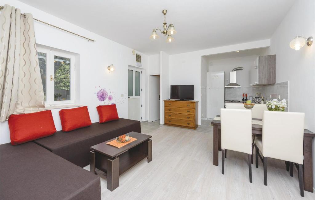 Kuchyňa alebo kuchynka v ubytovaní One-Bedroom Apartment Bosanka 08
