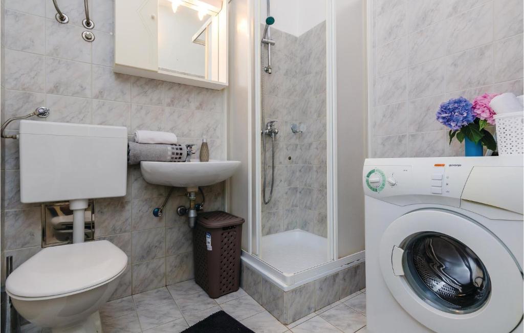 Kúpeľňa v ubytovaní One-Bedroom Apartment Bosanka 08