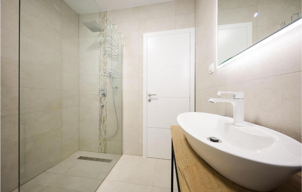 Łazienka w obiekcie 1 Bedroom Lovely Apartment In Zadar