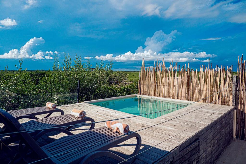 Bazén v ubytování Sunset House nebo v jeho okolí