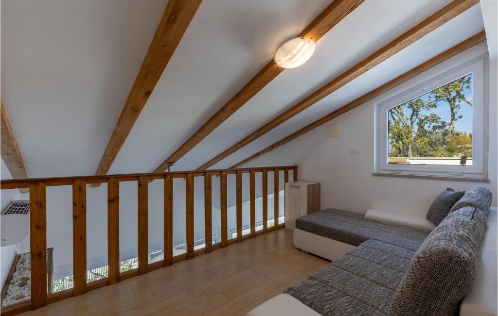 Posedenie v ubytovaní 2 Bedroom Amazing Apartment In Njivice