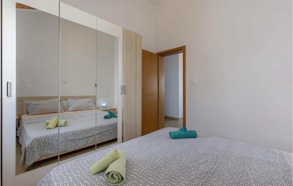 Posteľ alebo postele v izbe v ubytovaní 2 Bedroom Amazing Apartment In Njivice