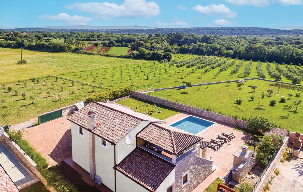 Bazén v ubytovaní Holiday Home Valtura Valtura alebo v jeho blízkosti