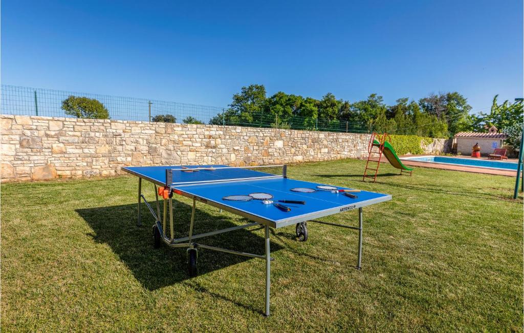 Stolný tenis v ubytovaní Holiday Home Valtura Valtura alebo v jeho okolí