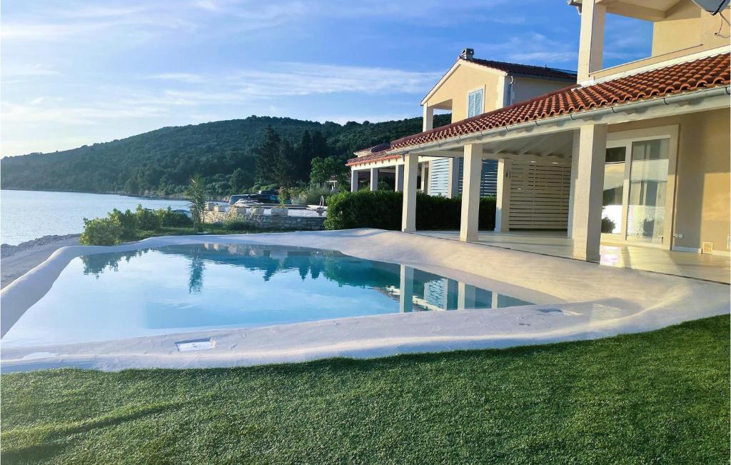 Beautiful Home In Veli Rat With Wifi