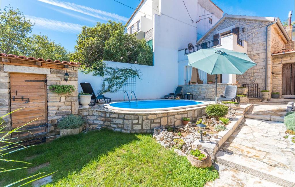 Bazén v ubytovaní Two-Bedroom Holiday Home In Benkovac alebo v jeho blízkosti