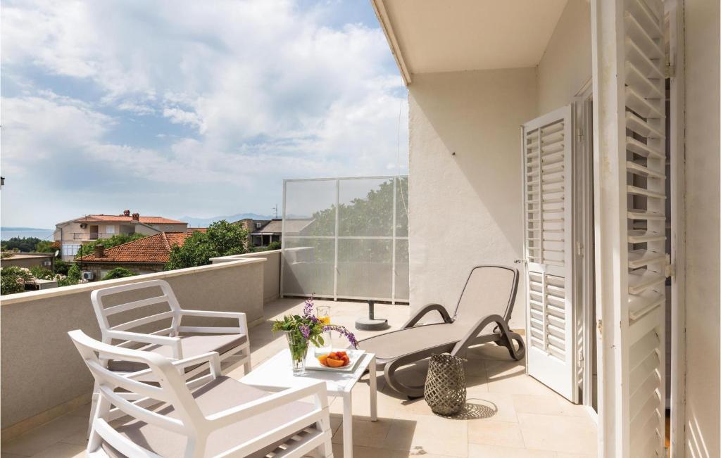 Balkón alebo terasa v ubytovaní 3 Bedroom Cozy Apartment In Makarska