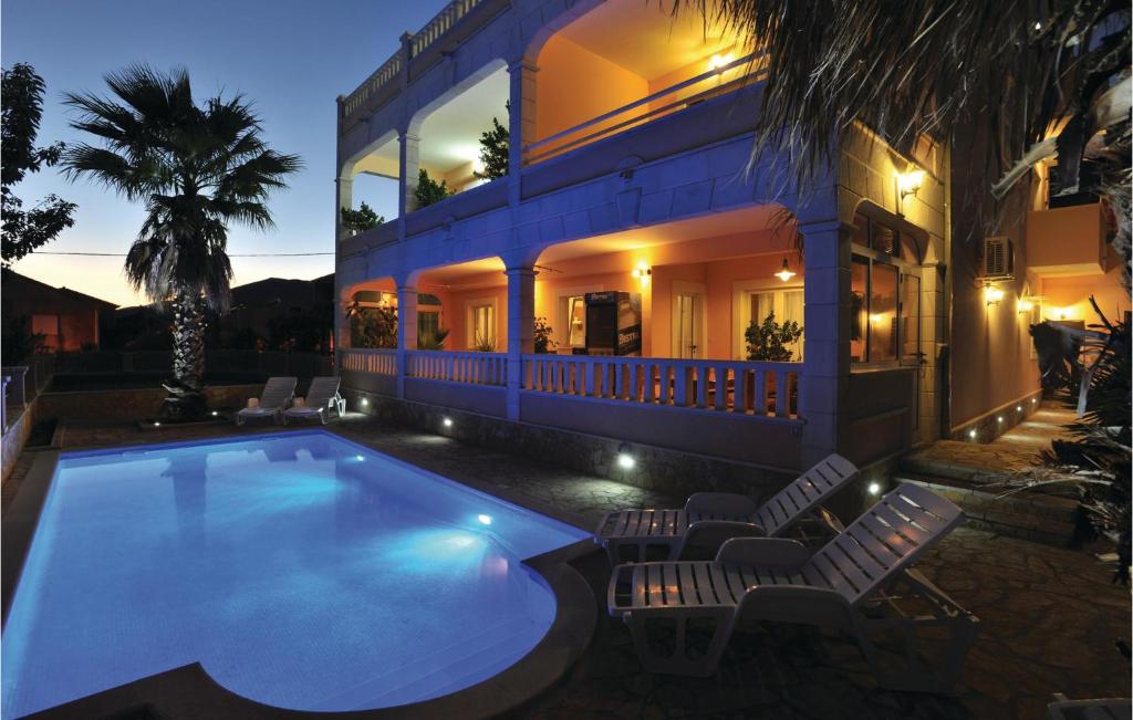 Bazén v ubytovaní Holiday Home Vlaska Iii alebo v jeho blízkosti