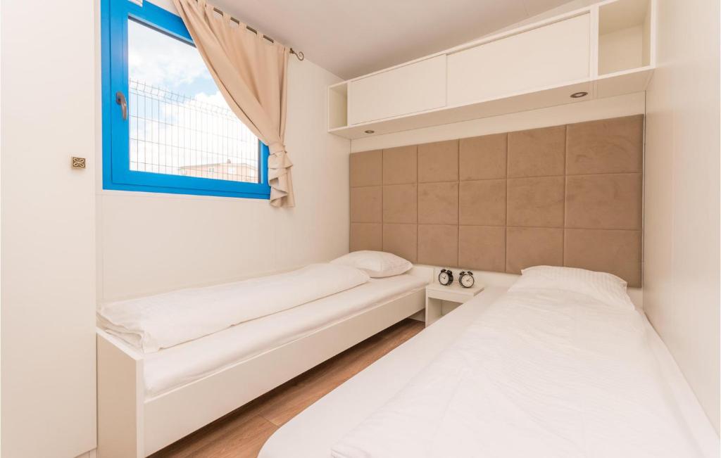 Posteľ alebo postele v izbe v ubytovaní Lovely Home In Biograd Na Moru