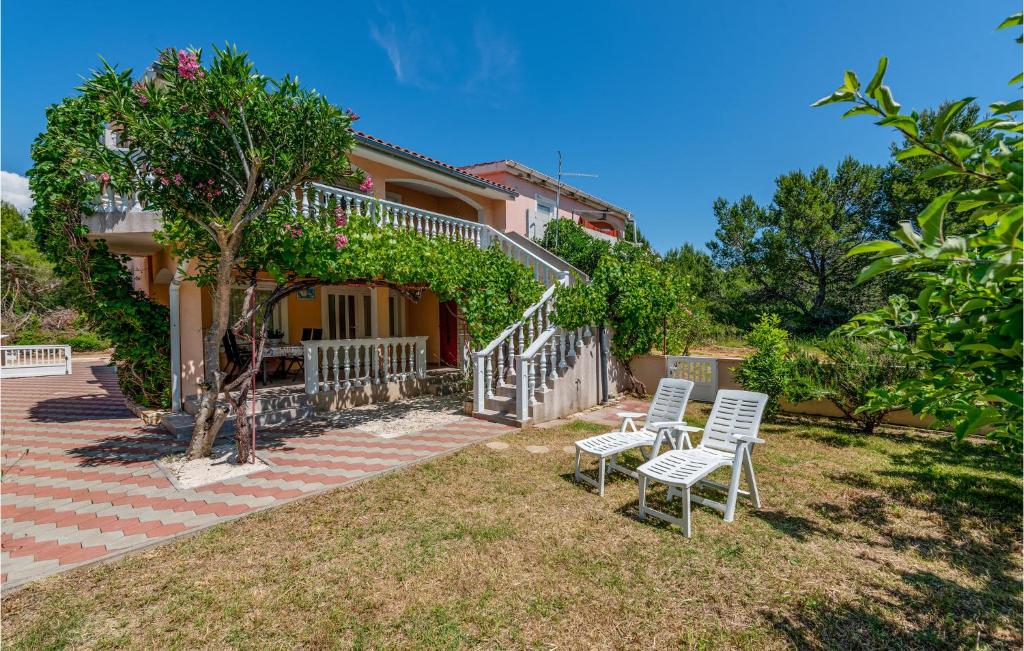 Two-Bedroom Apartment In Vir