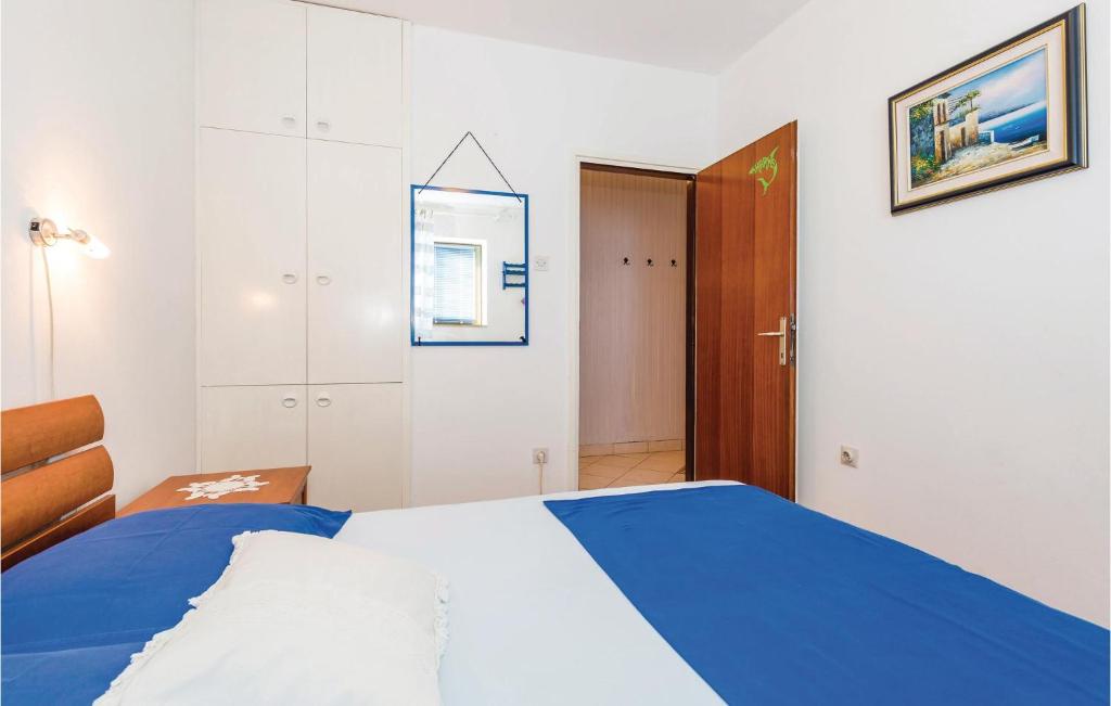 Postel nebo postele na pokoji v ubytování 3 Bedroom Stunning Apartment In Senj